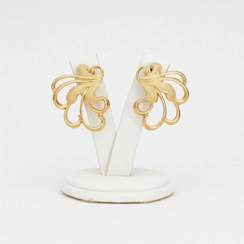 Sarah Coventry Earrings Frosted Feathers Vintage Baroque Rococo Clip On Regency